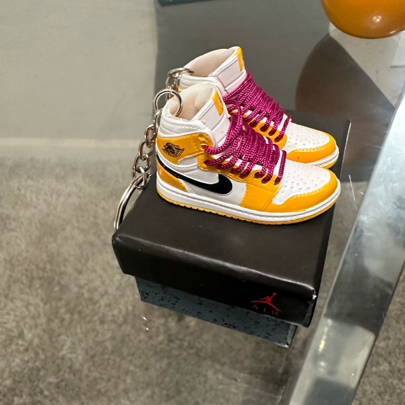 AIR JORDAN MINI KEY CHAINS - Picture 1 of 4